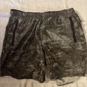 Mens RVCA Yogger Shorts, Green Digi-Camo, Medium, like new